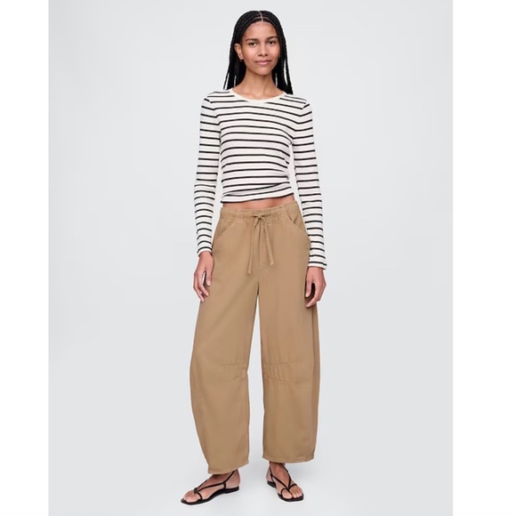 GAP Pants - NEW Gap Mid Rise UltraSoft Jeans Size Medium (Petite)